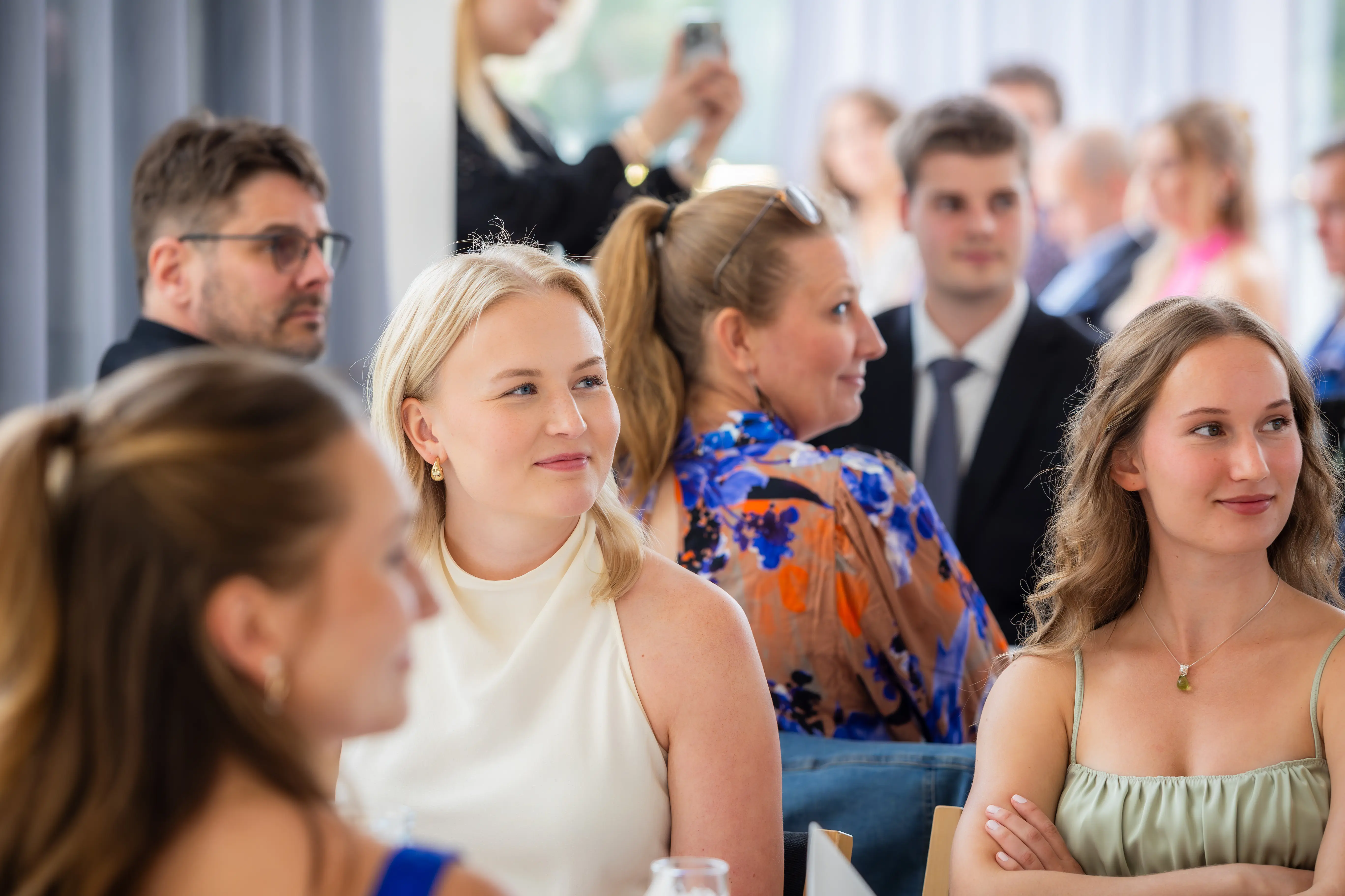 Event coverage in natural light by Alexander Krohn